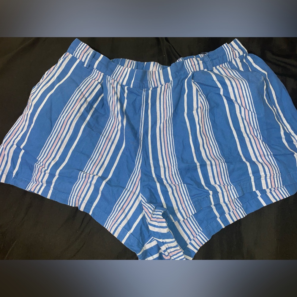 Forever 21+ Shorts Women’s 0X Blue Striped pockets and belt loops